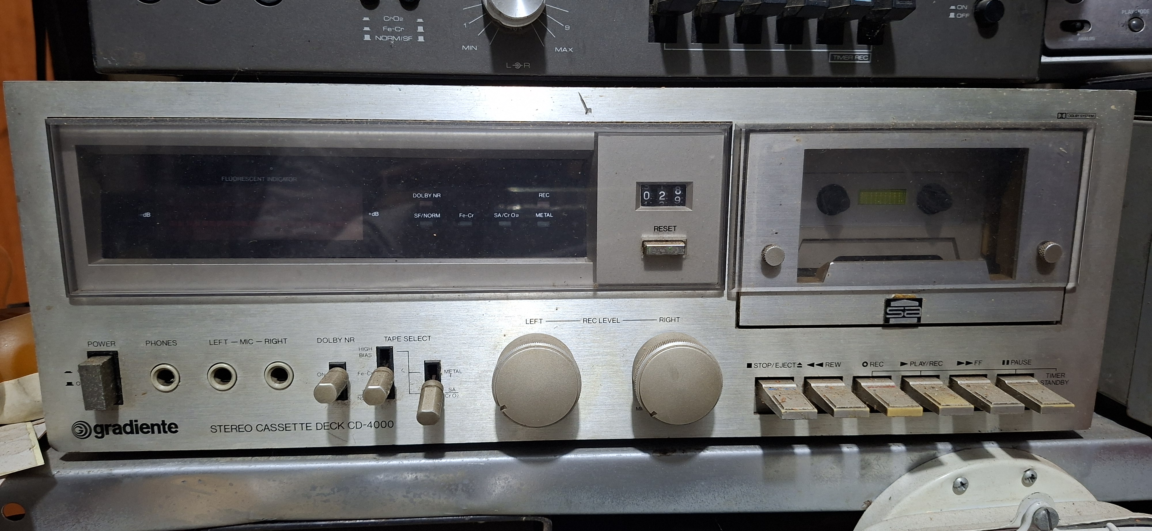 Referência: tape deck em prata